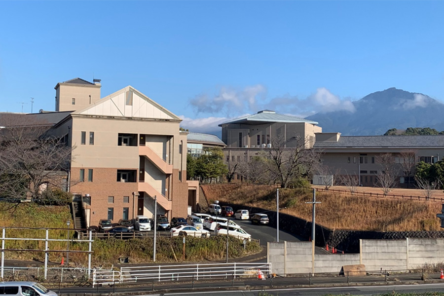 写真：3号線側から見た病院（現在）